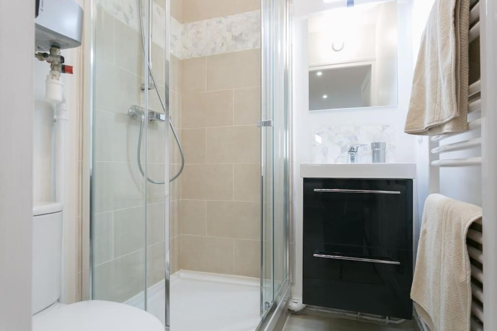 Rose, Appartement Confortable Proche Metro Montrouge Exterior foto